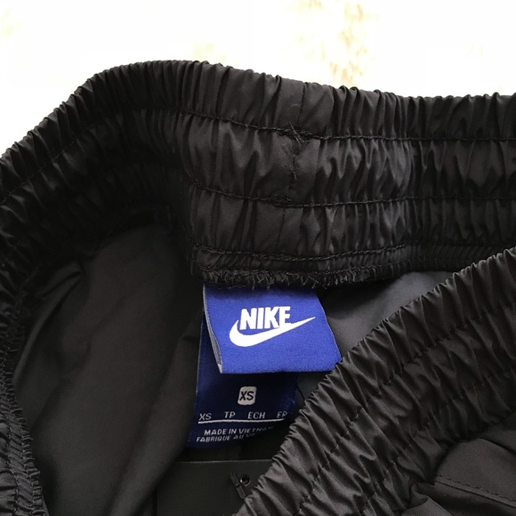 Nike Sportswear Woven Box Logo Shorts - Picture 6 of 6